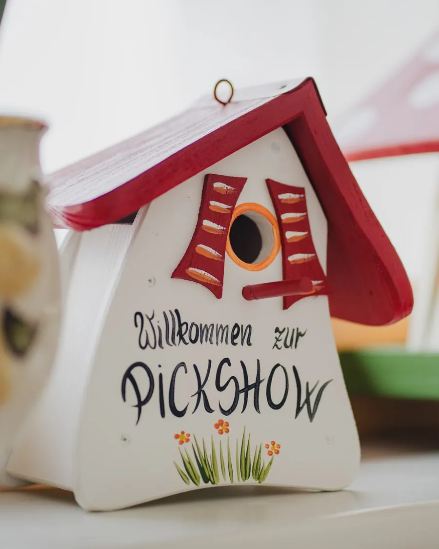Hnízdní budka „Pickshow“ na okenním parapetu v Poppengutu